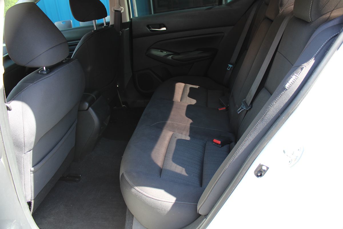 Nissan Altima photo 6