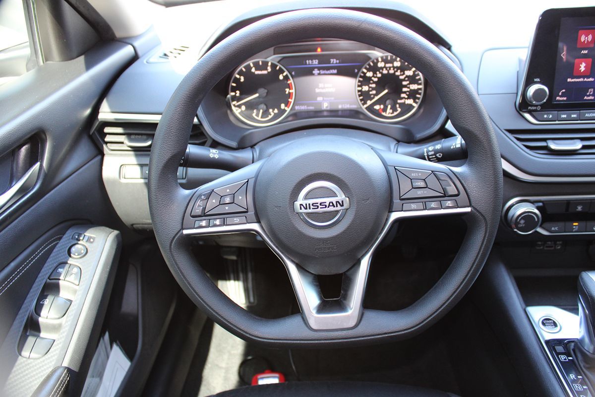 Nissan Altima photo 10