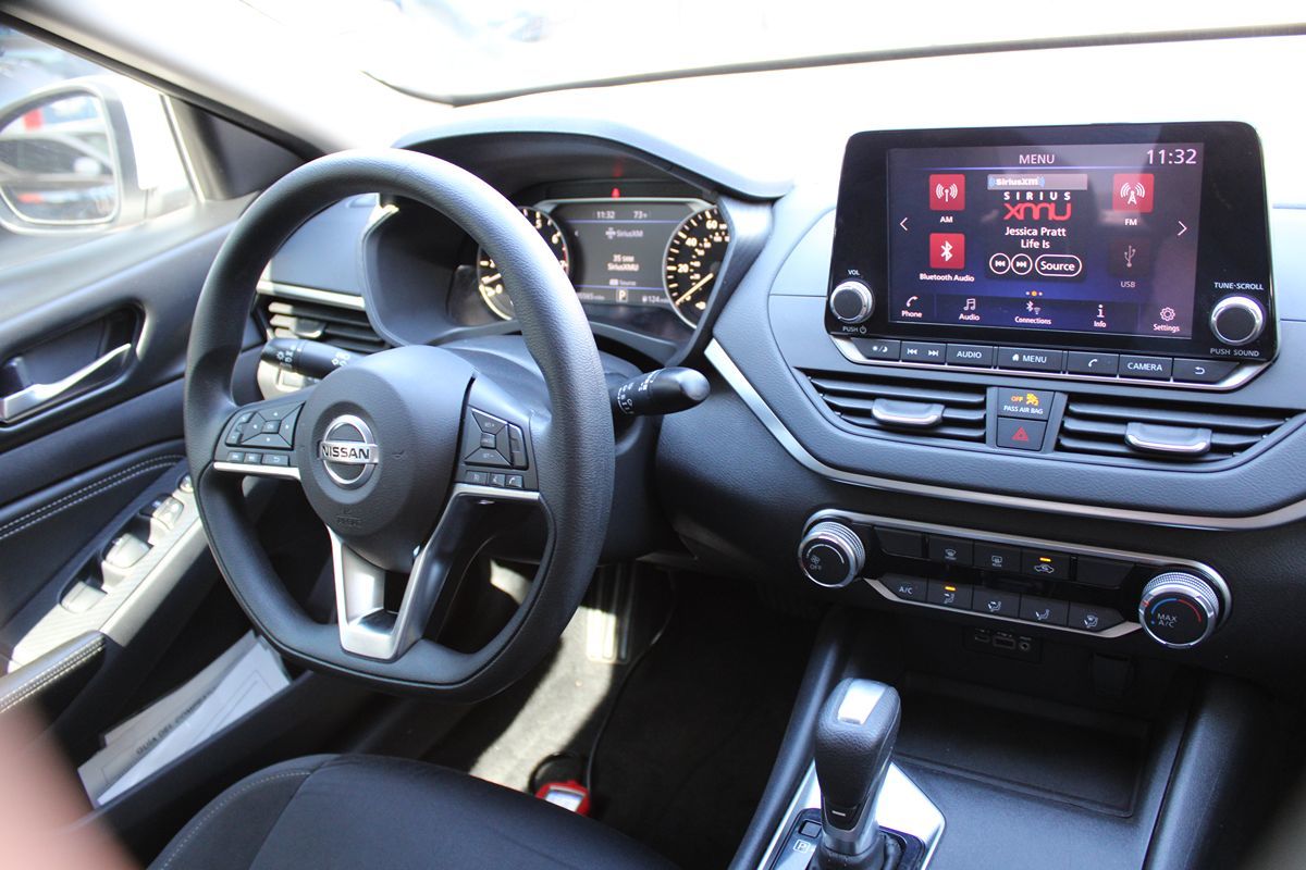 Nissan Altima photo 11
