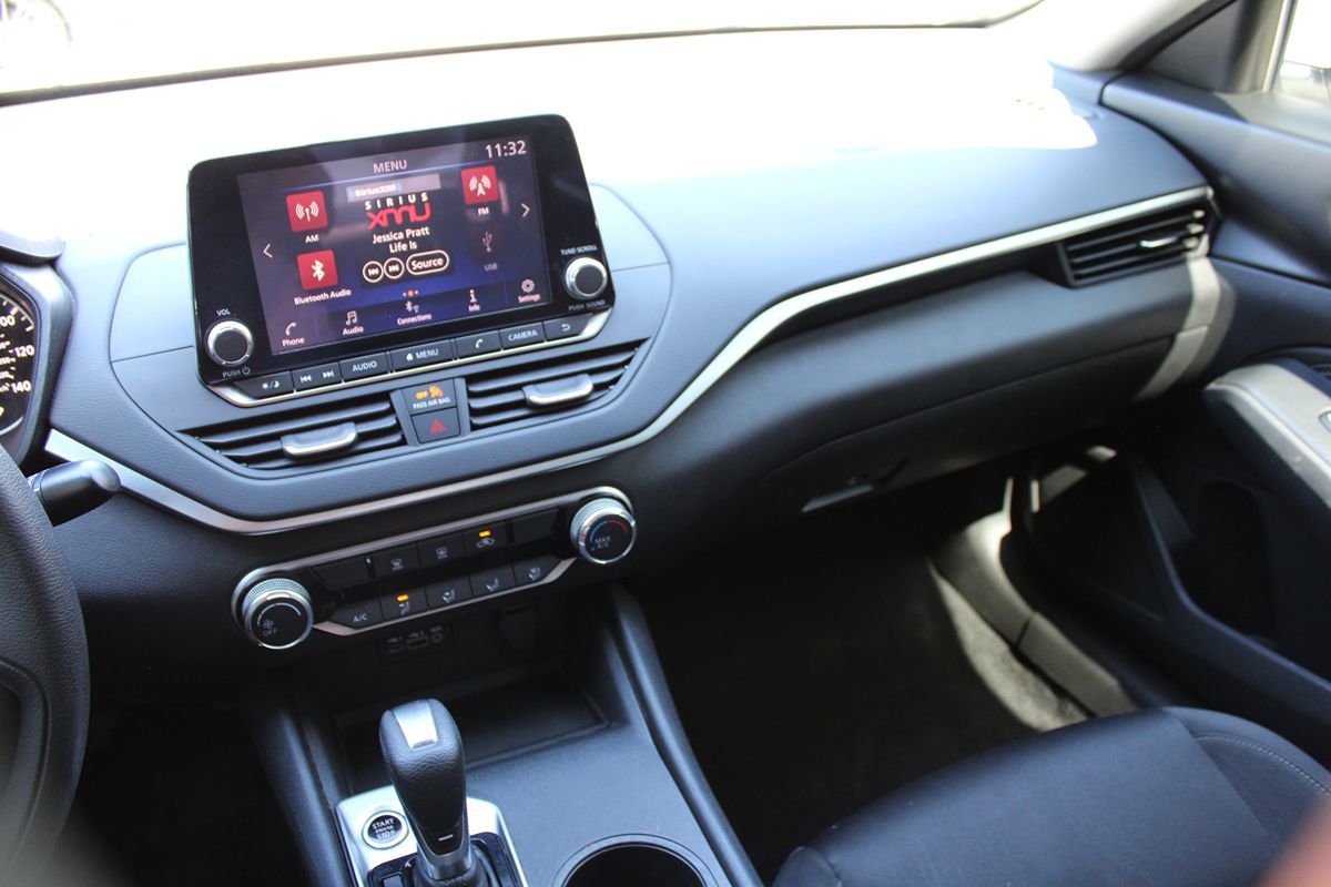 Nissan Altima photo 12