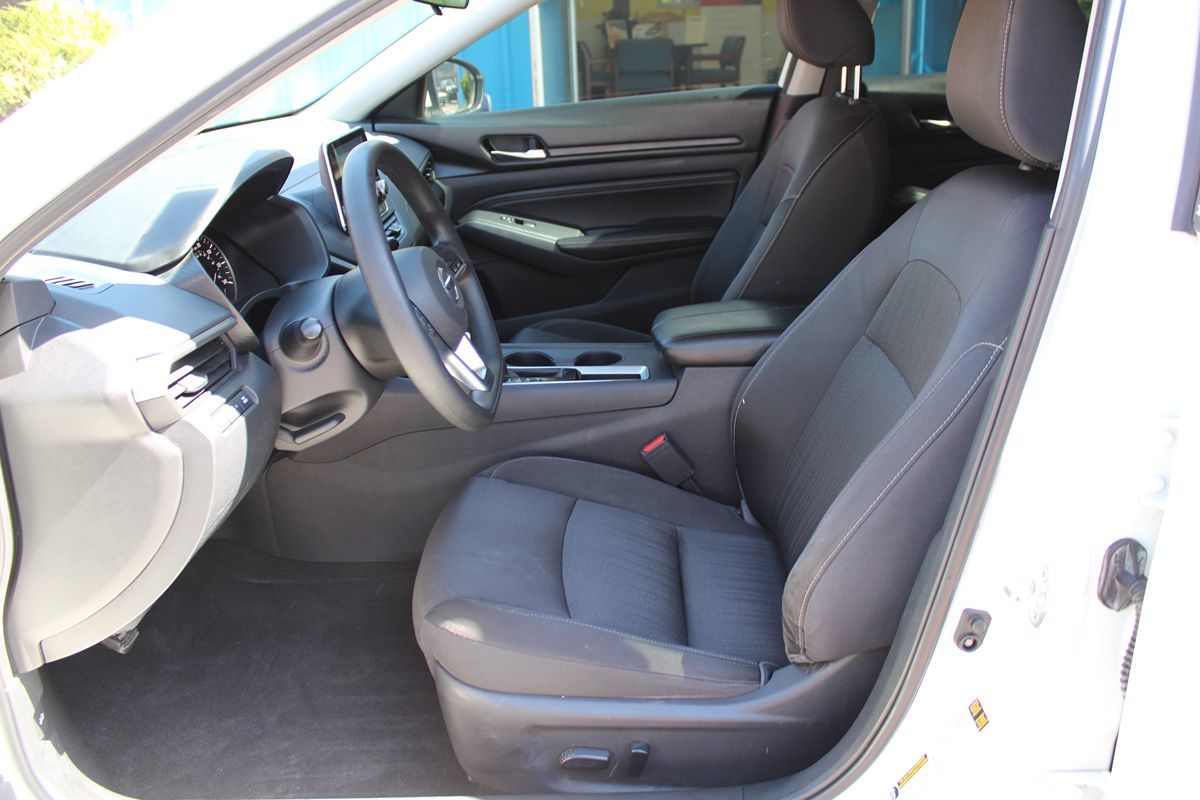 Nissan Altima photo 7