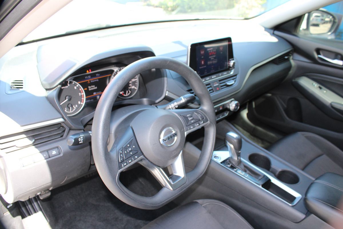 Nissan Altima photo 8