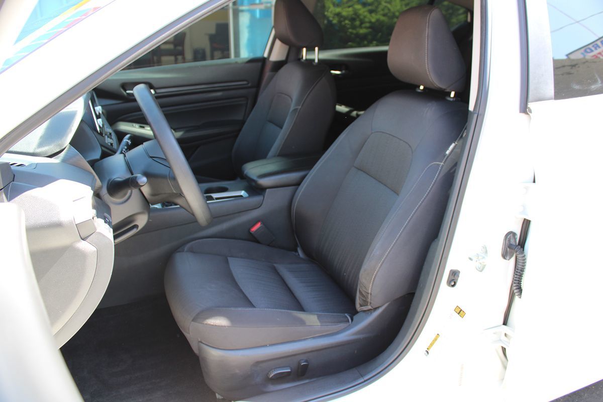 Nissan Altima photo 9