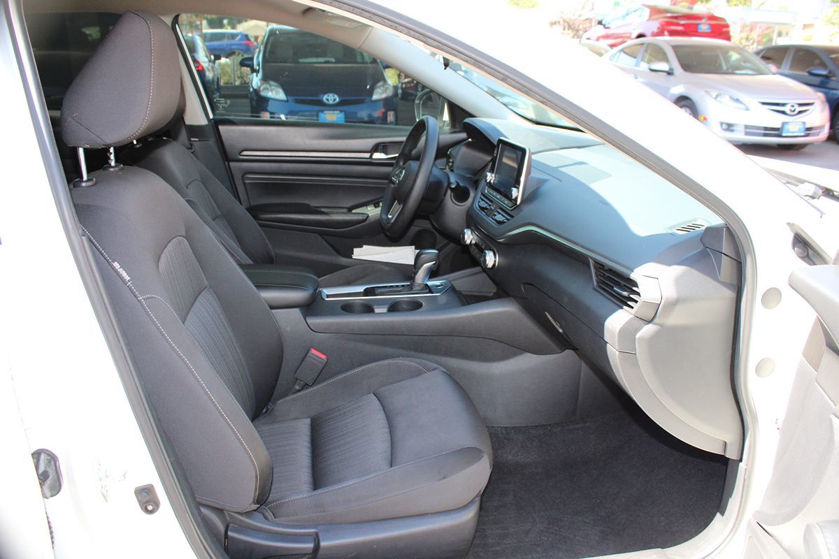 Nissan Altima photo 14