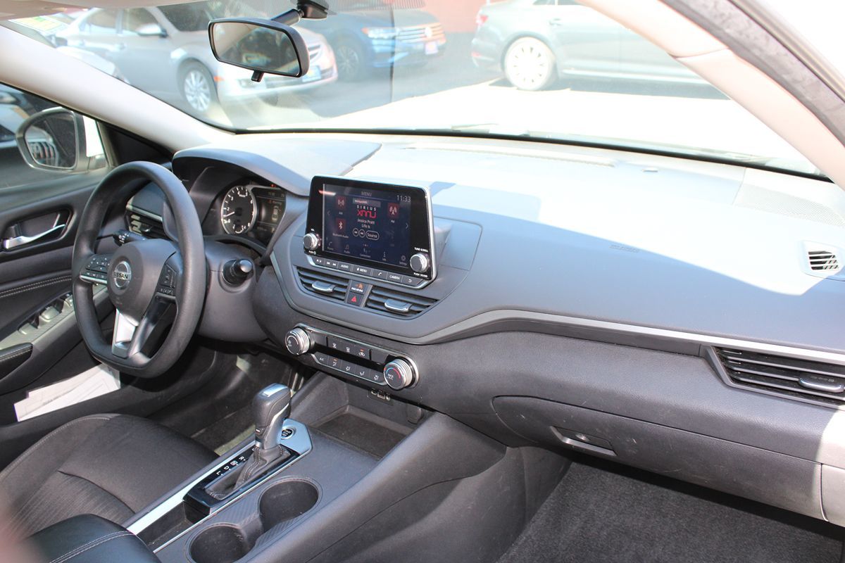 Nissan Altima photo 15