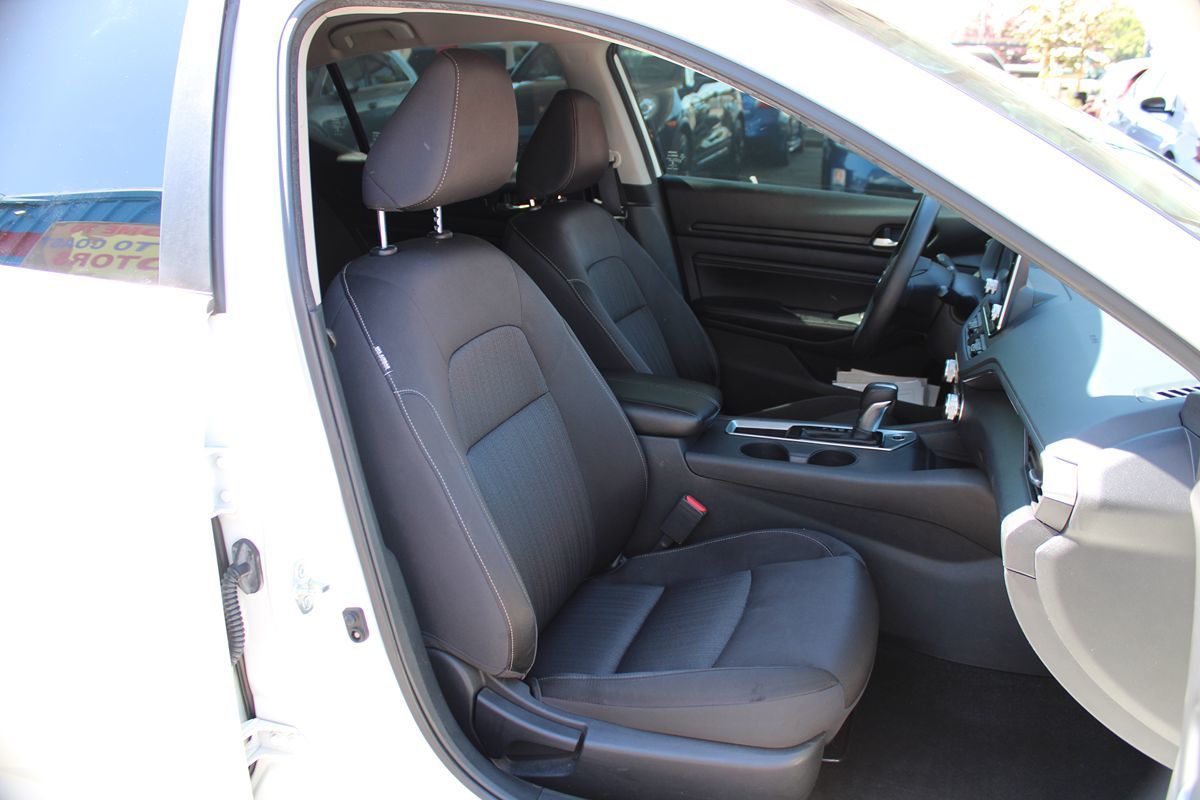 Nissan Altima photo 16