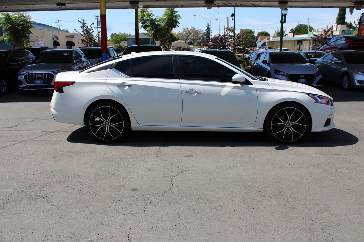 Nissan Altima photo 29