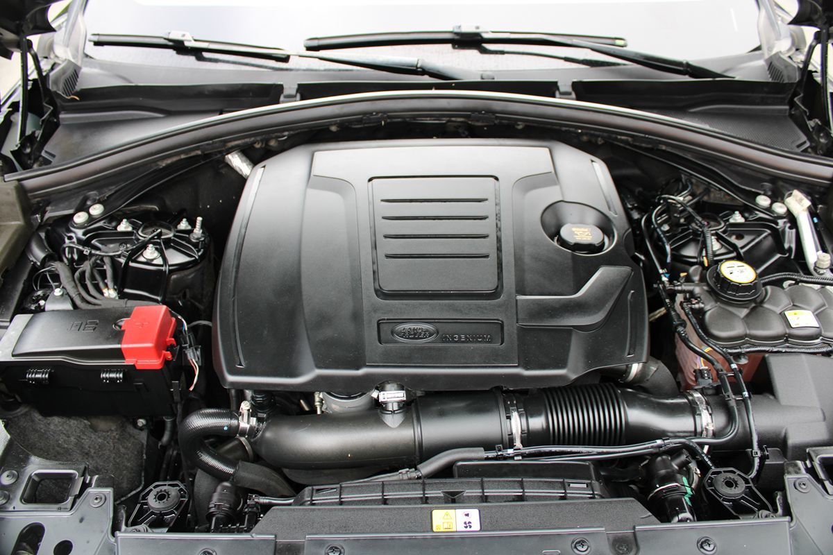 Land Rover Range Rover Velar photo 5