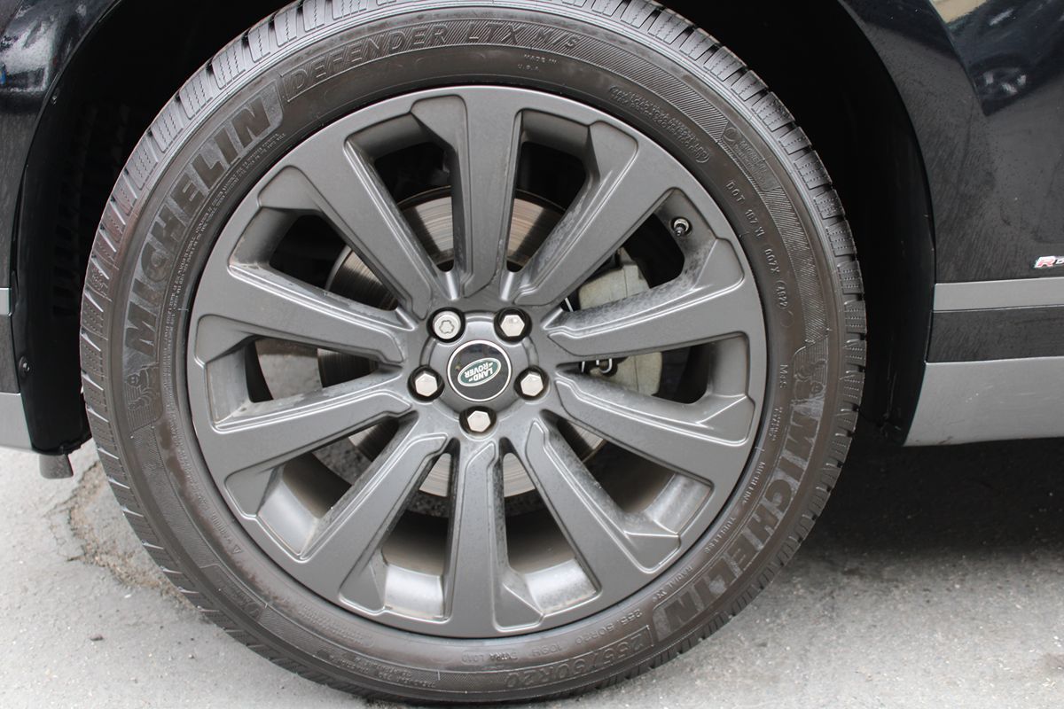 Land Rover Range Rover Velar photo 4