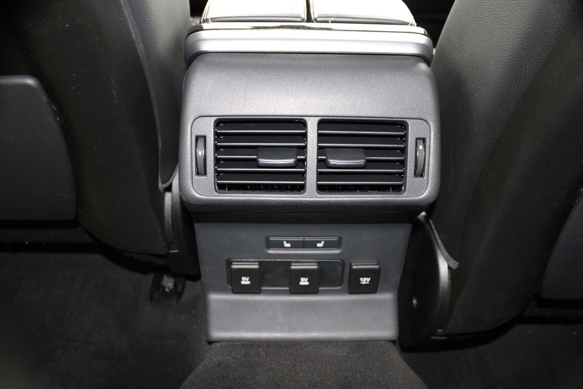 Land Rover Range Rover Velar photo 13