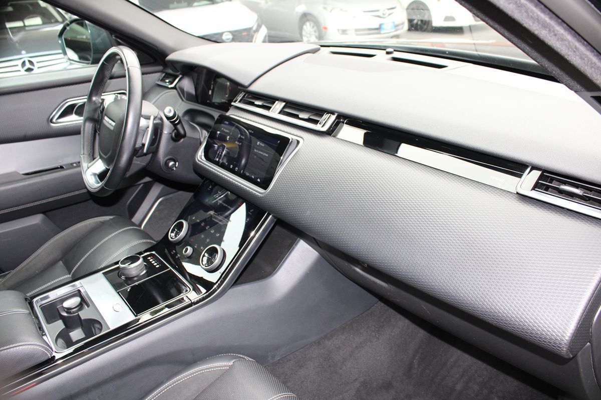Land Rover Range Rover Velar photo 16