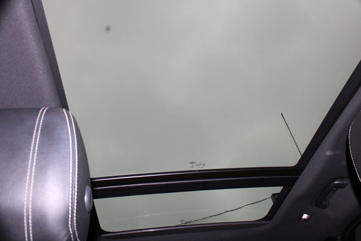 Land Rover Range Rover Velar photo 18