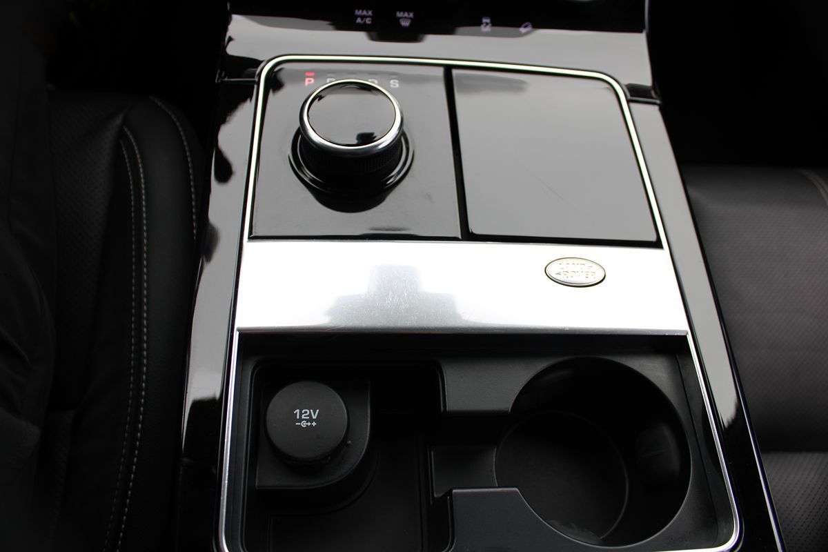 Land Rover Range Rover Velar photo 23