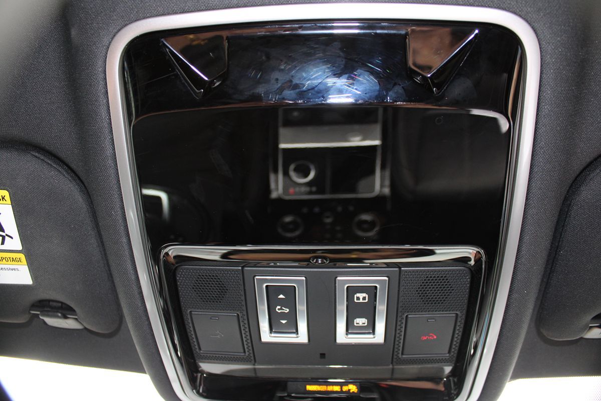 Land Rover Range Rover Velar photo 24