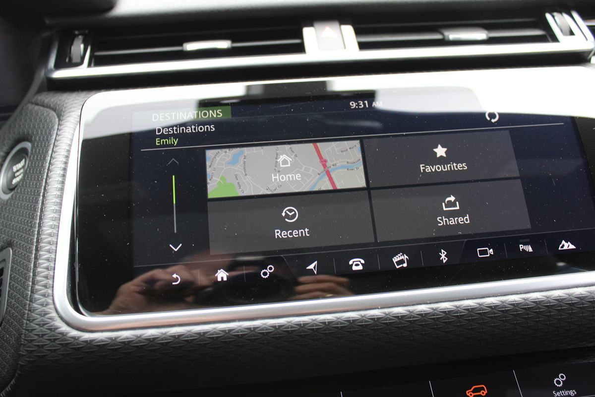 Land Rover Range Rover Velar photo 26