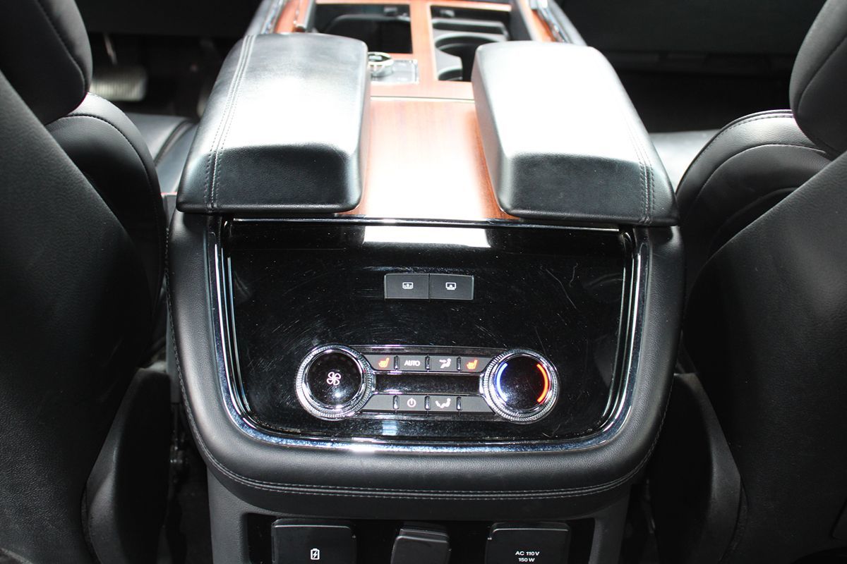 Lincoln Navigator photo 20