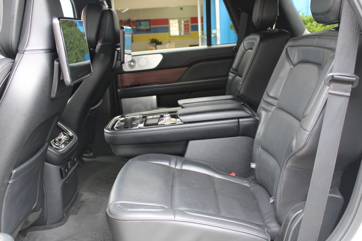 Lincoln Navigator photo 8