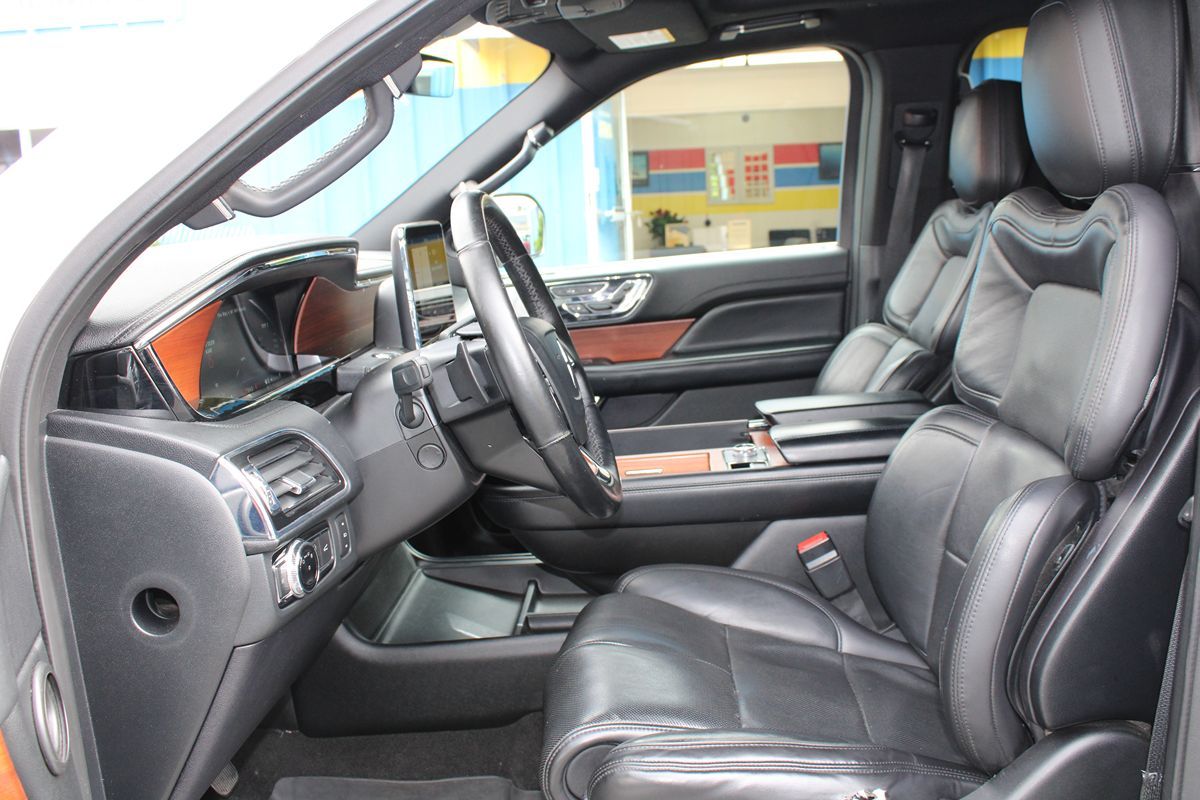 Lincoln Navigator photo 9