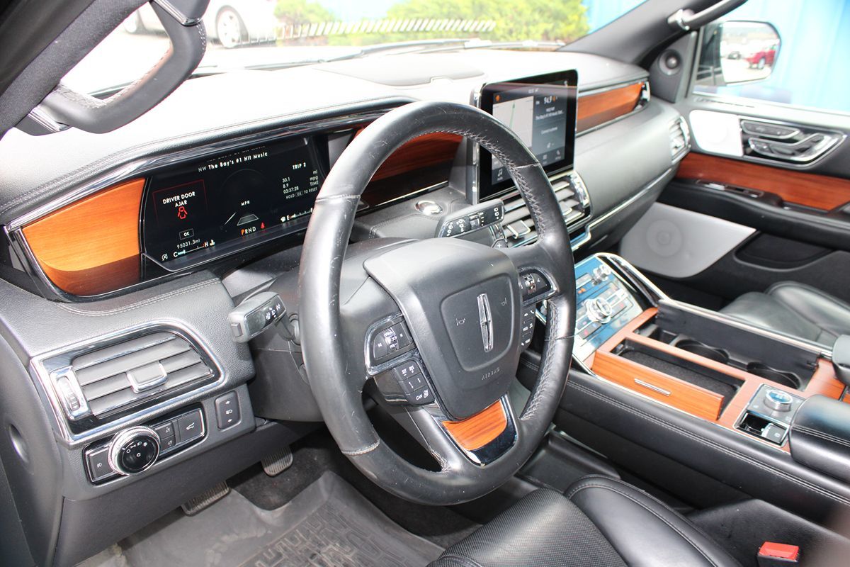 Lincoln Navigator photo 11