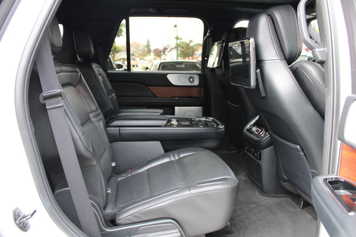 Lincoln Navigator photo 14