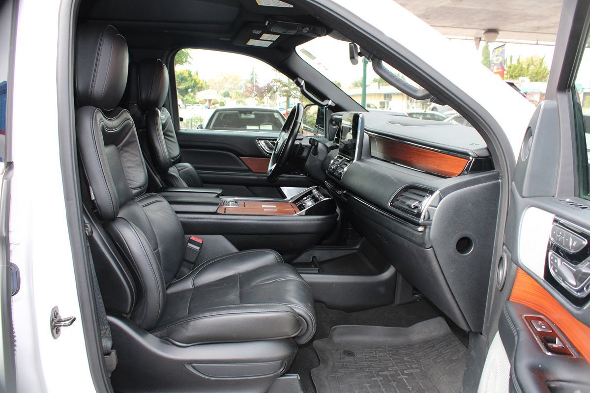Lincoln Navigator photo 15