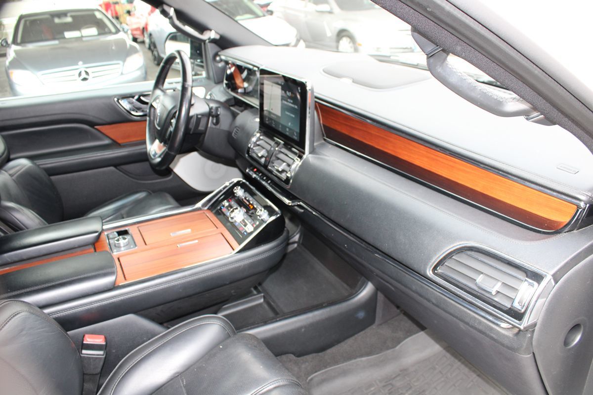 Lincoln Navigator photo 17