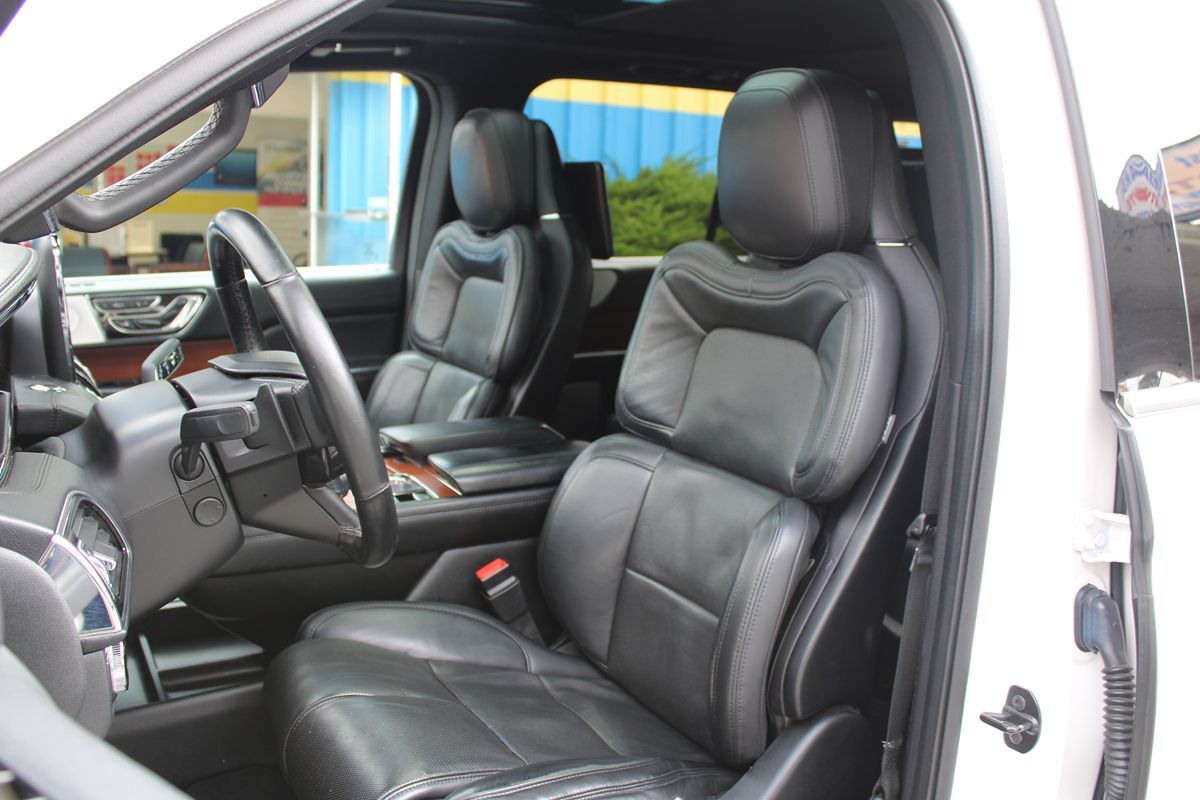 Lincoln Navigator photo 10