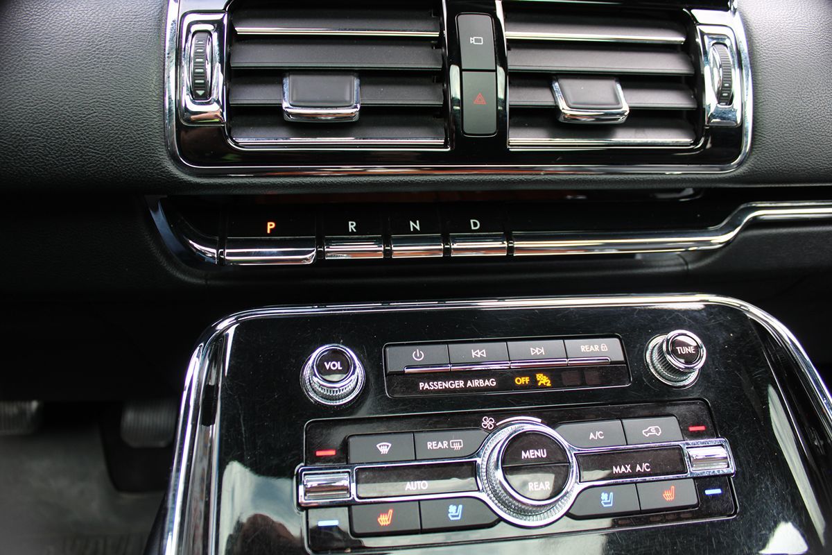 Lincoln Navigator photo 28