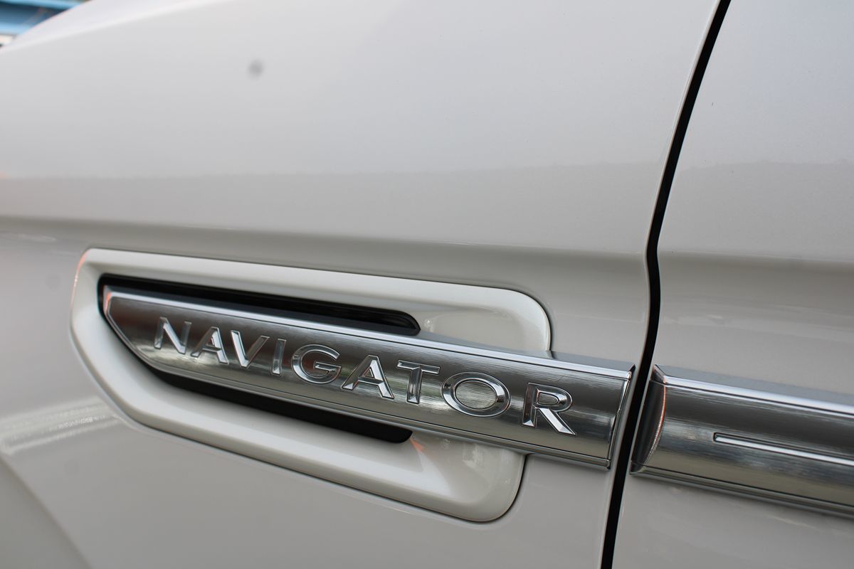 Lincoln Navigator photo 38