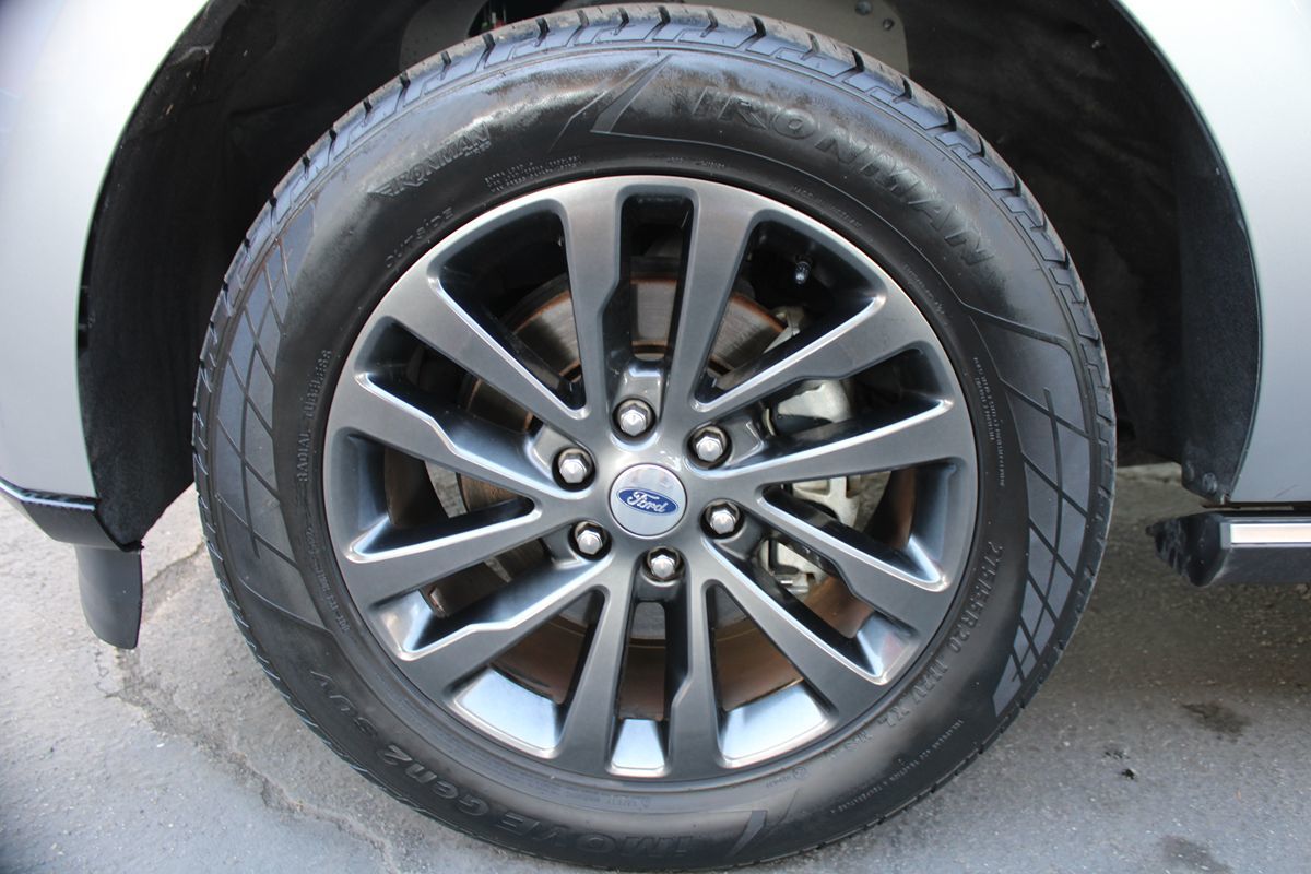 Ford Expedition photo 4