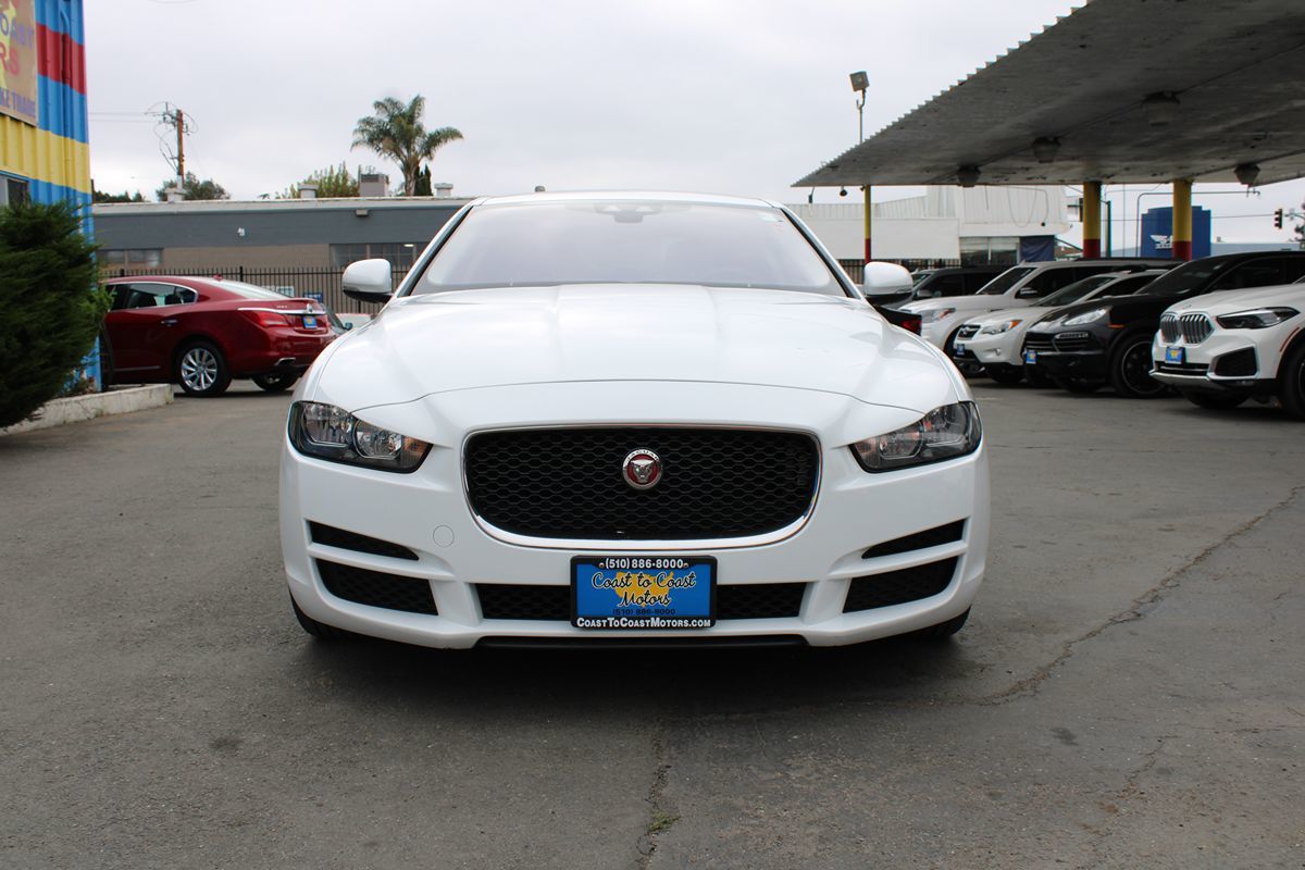 Jaguar XE photo 2