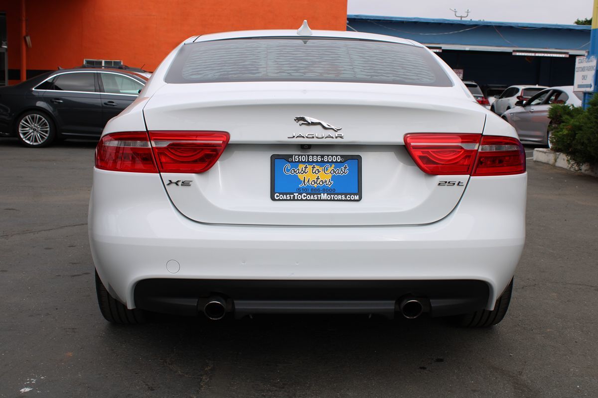 Jaguar XE photo 26