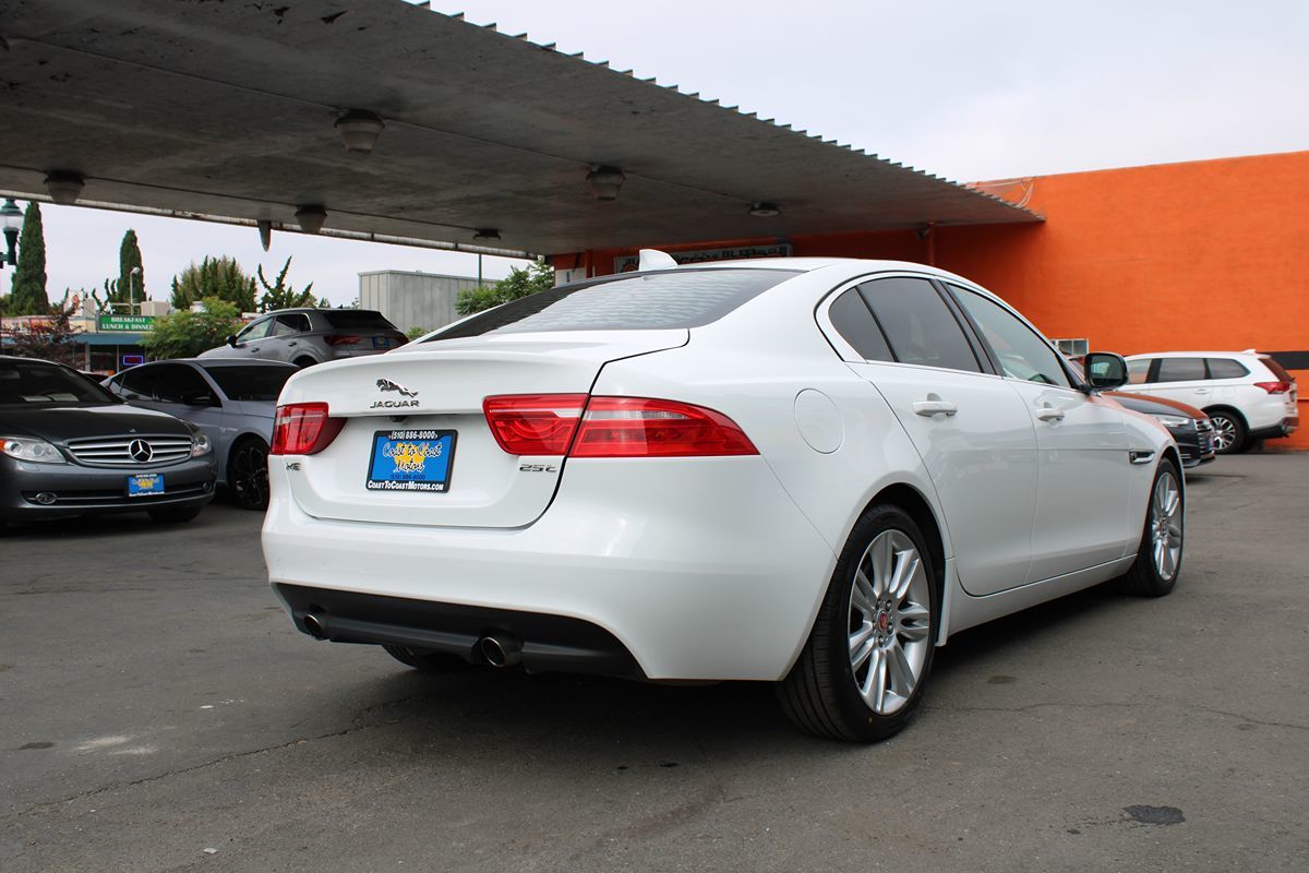 Jaguar XE photo 27