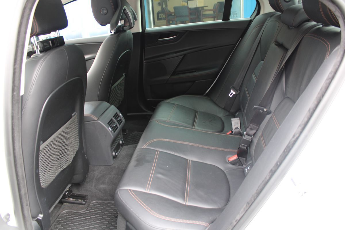 Jaguar XE photo 5