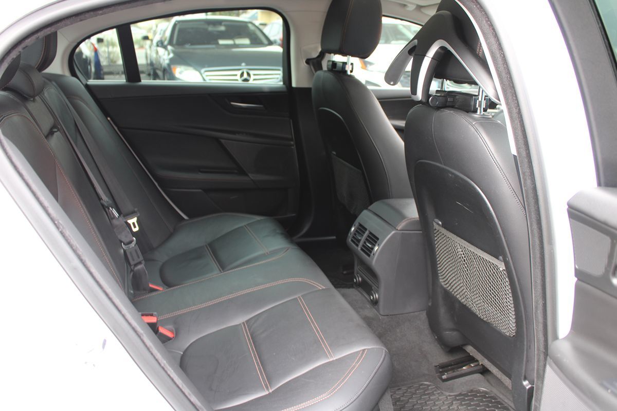 Jaguar XE photo 10