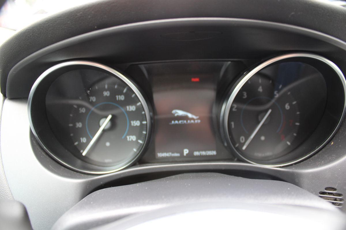 Jaguar XE photo 14