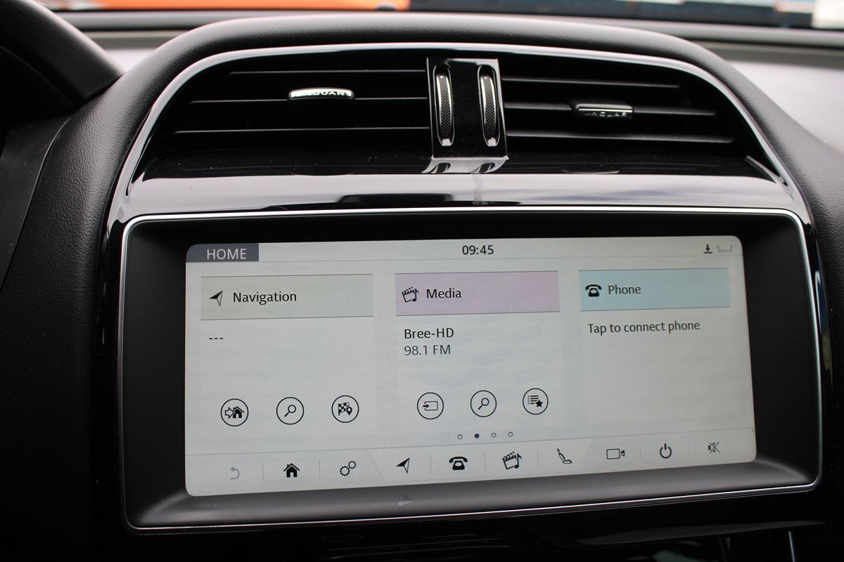 Jaguar XE photo 16