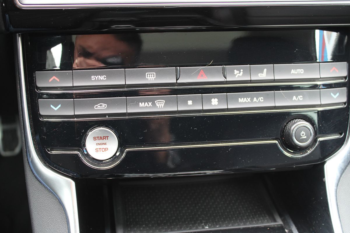 Jaguar XE photo 17
