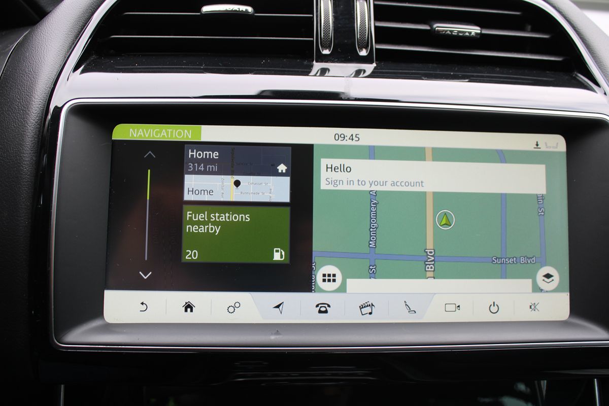 Jaguar XE photo 22