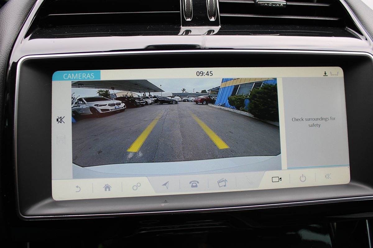 Jaguar XE photo 23