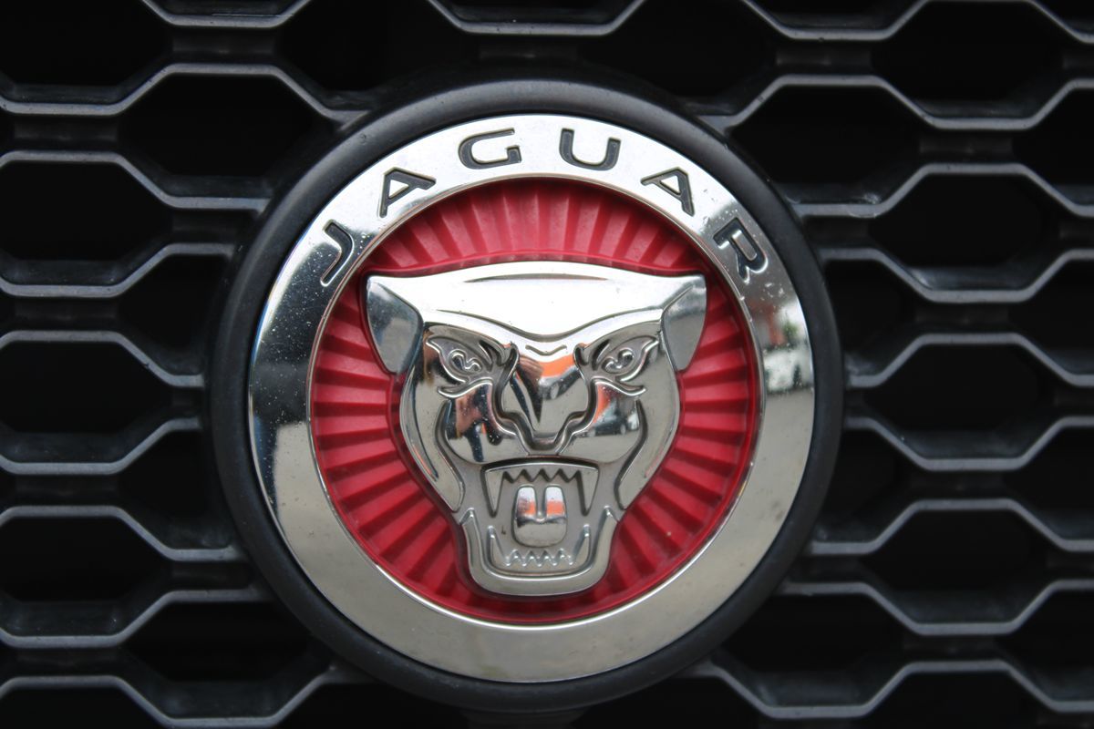 Jaguar XE photo 30
