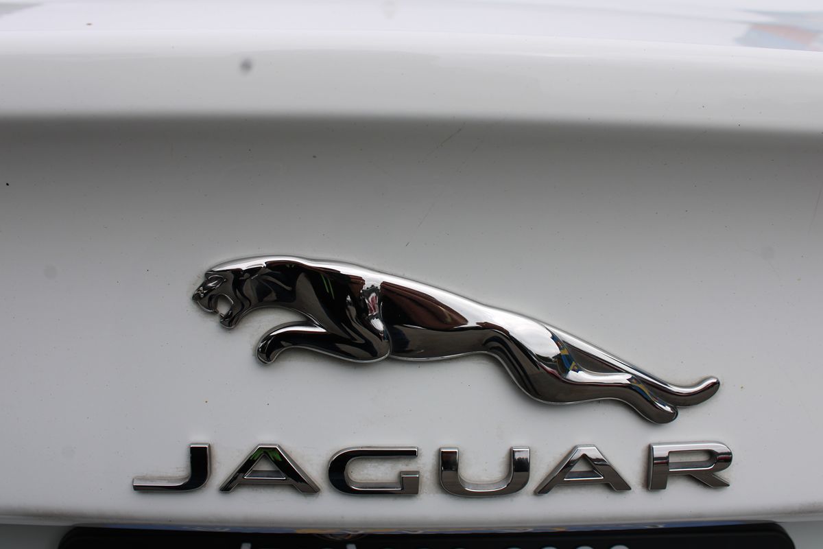 Jaguar XE photo 32