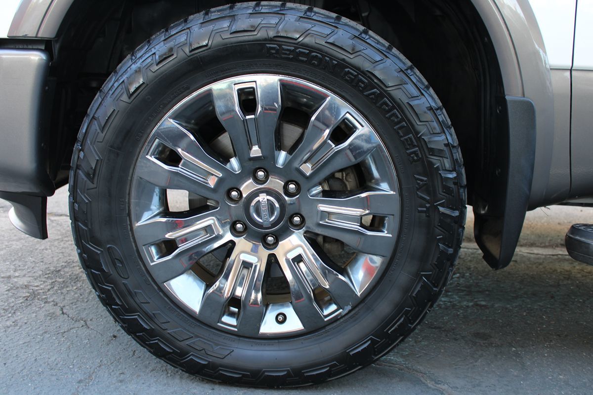 Nissan Titan photo 4