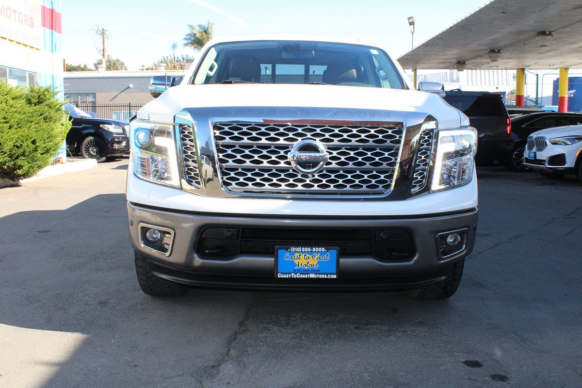 Nissan Titan photo 2