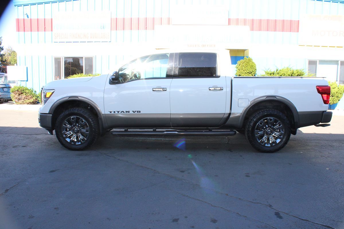 Nissan Titan photo 26