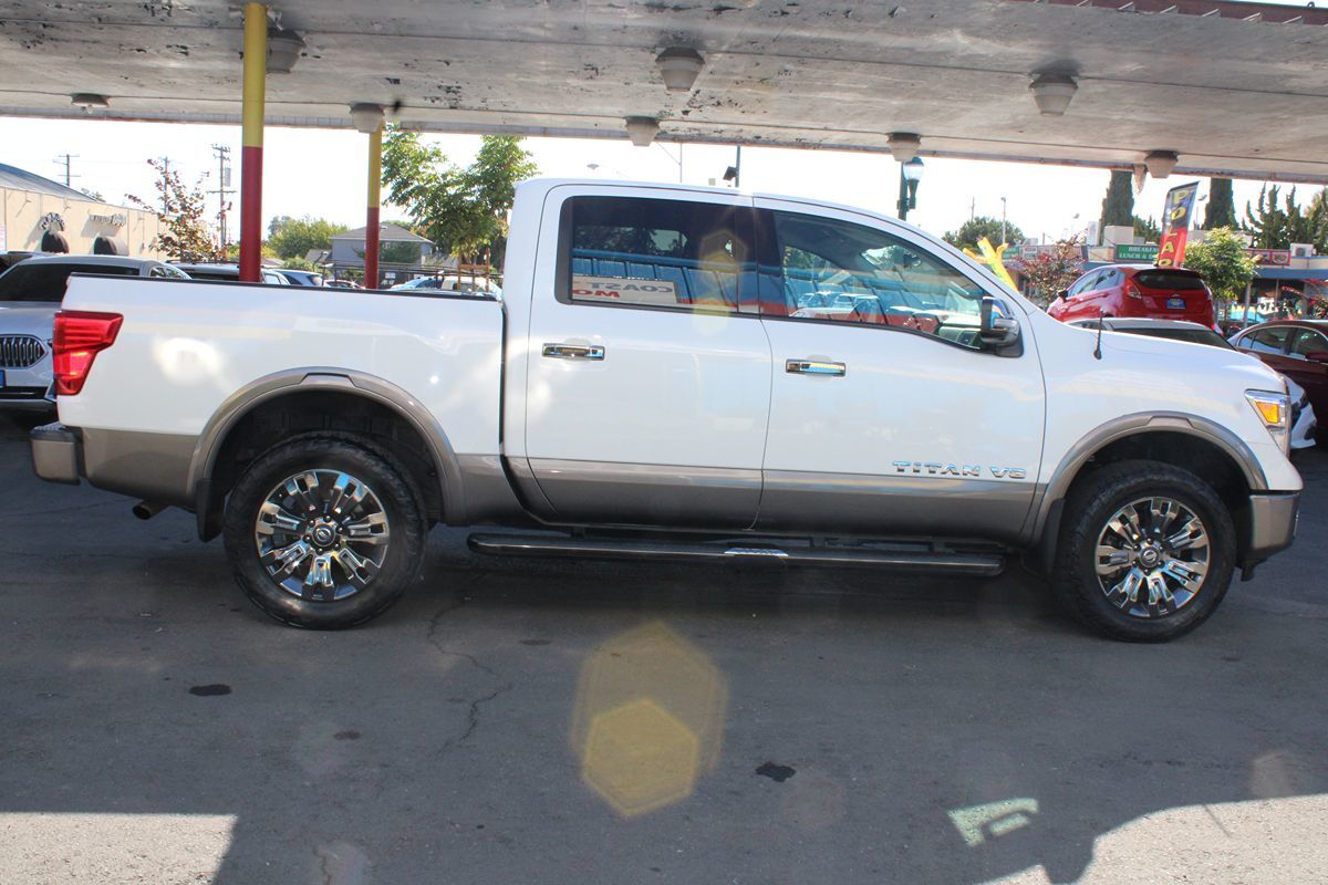 Nissan Titan photo 30