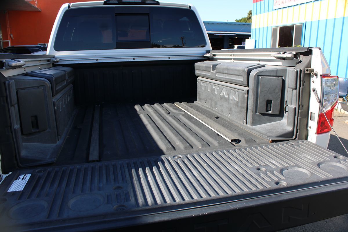 Nissan Titan photo 32