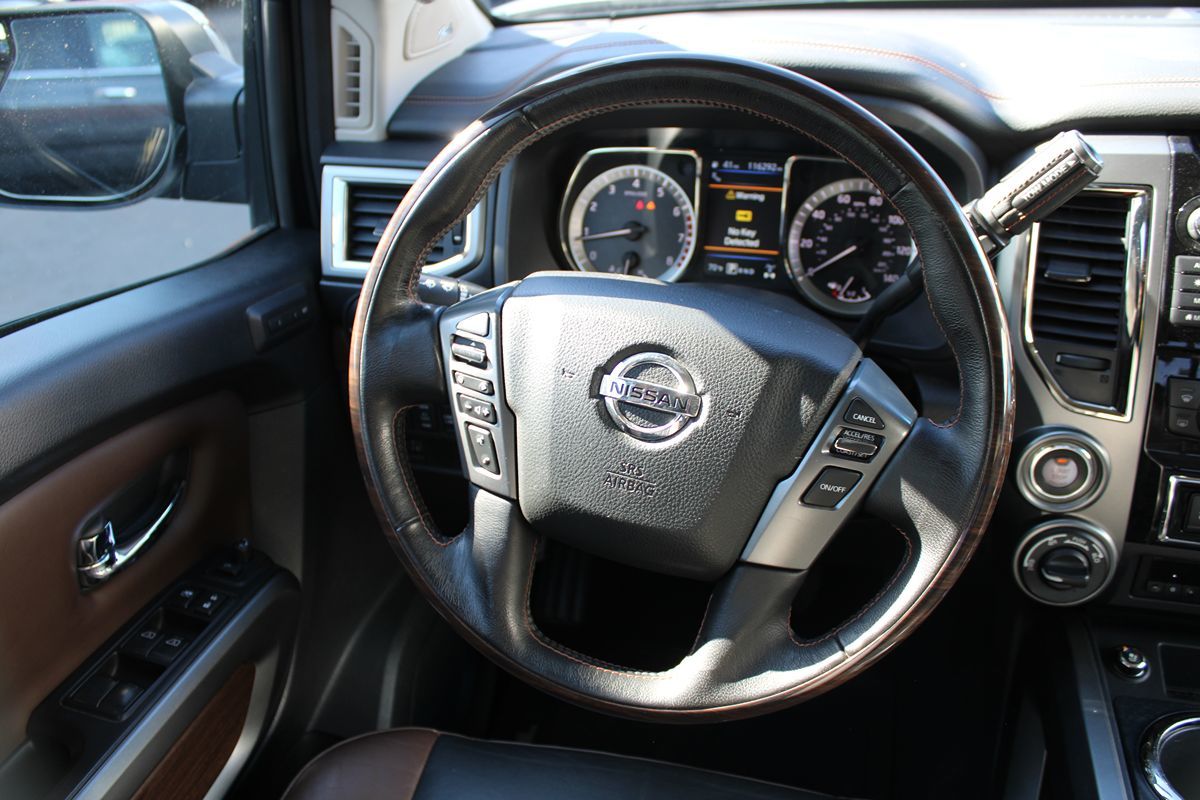 Nissan Titan photo 10