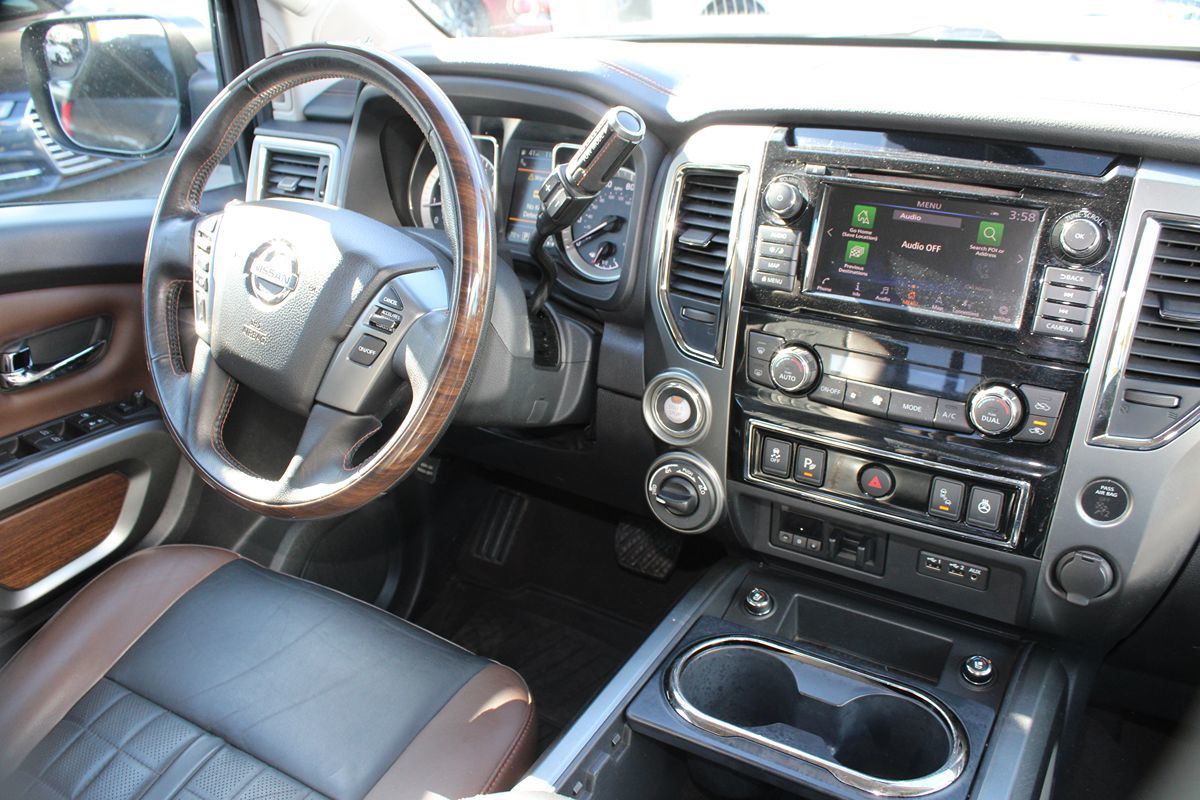 Nissan Titan photo 11