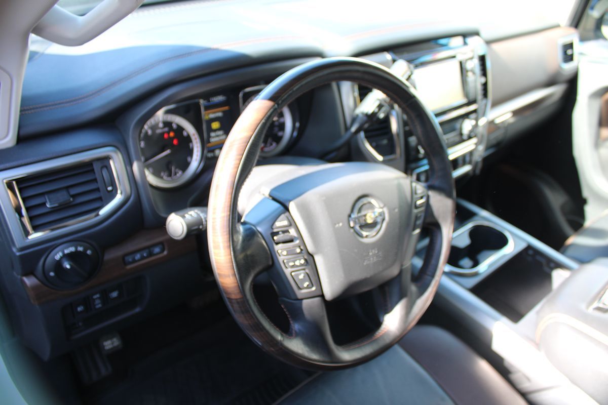 Nissan Titan photo 8